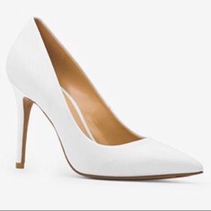 Michael Kors Claire Pumps in White